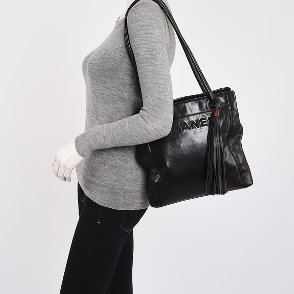 Pre loved vintage authentic Chanel tote bag - Picture 4 of 15